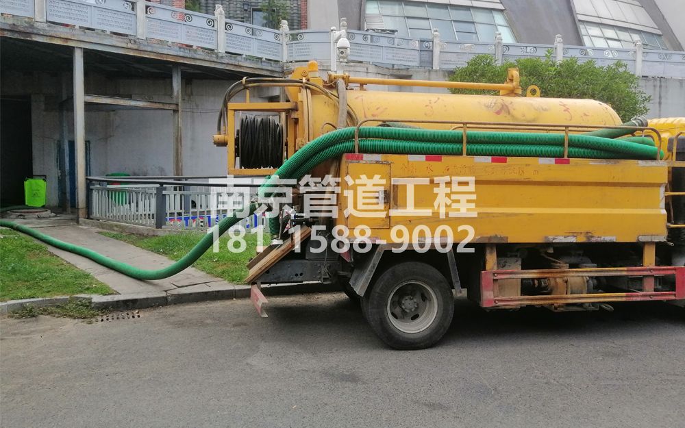 277镇江区商场隔油池吸污