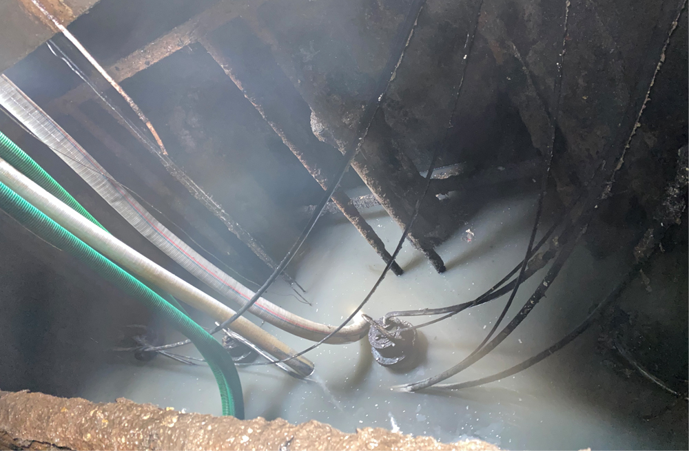 272镇江区商城污水池清运